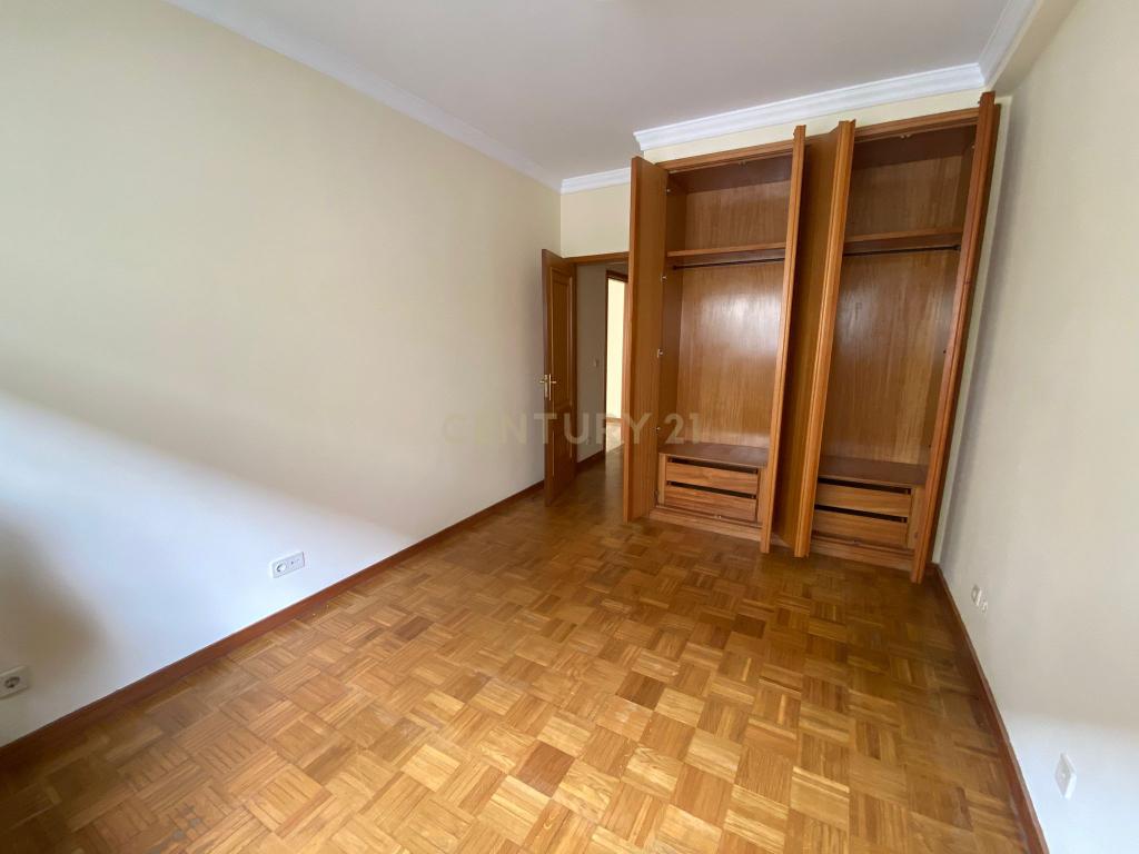 Apartamento T1 com Varanda e Garagem,  Águas Santas, Maia  - Image 7
