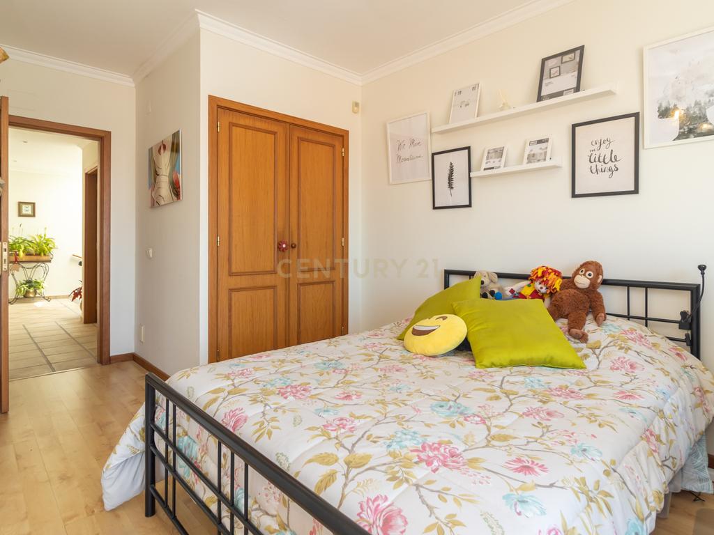 Moradia duplex de 5 assoalhadas com cave em Azeitão - Image 22