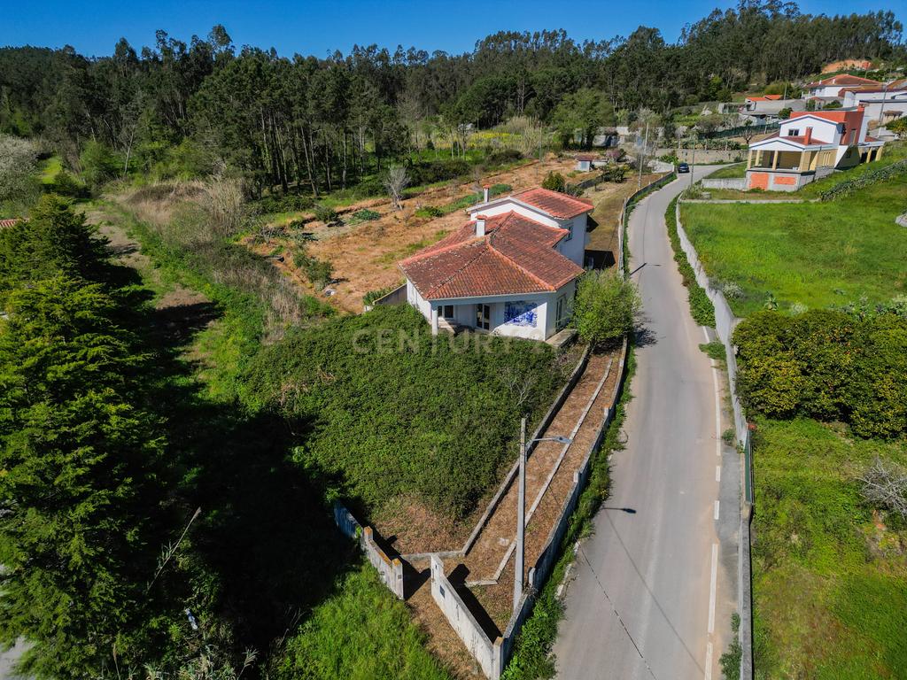Moradia T3 isolada em Rua Neves, Borda do Campo, Paião. - Image 6