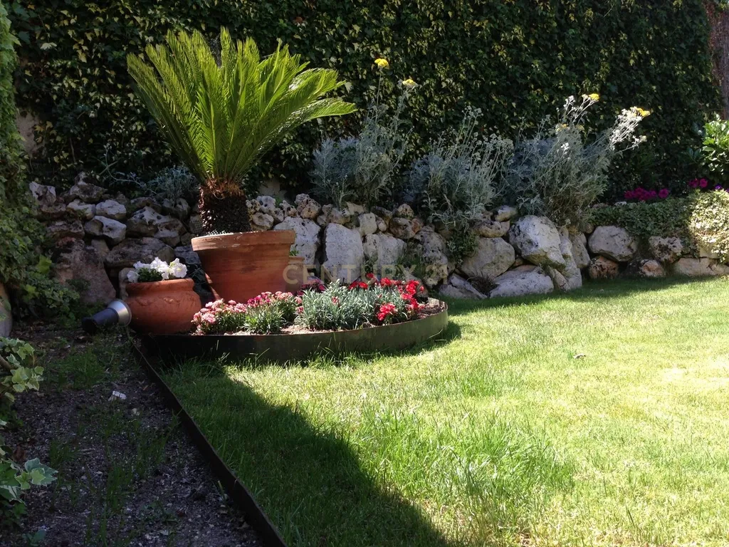 Luxuosa Moradia Renovada em Madrid com Vista para a Cidade - Image 78