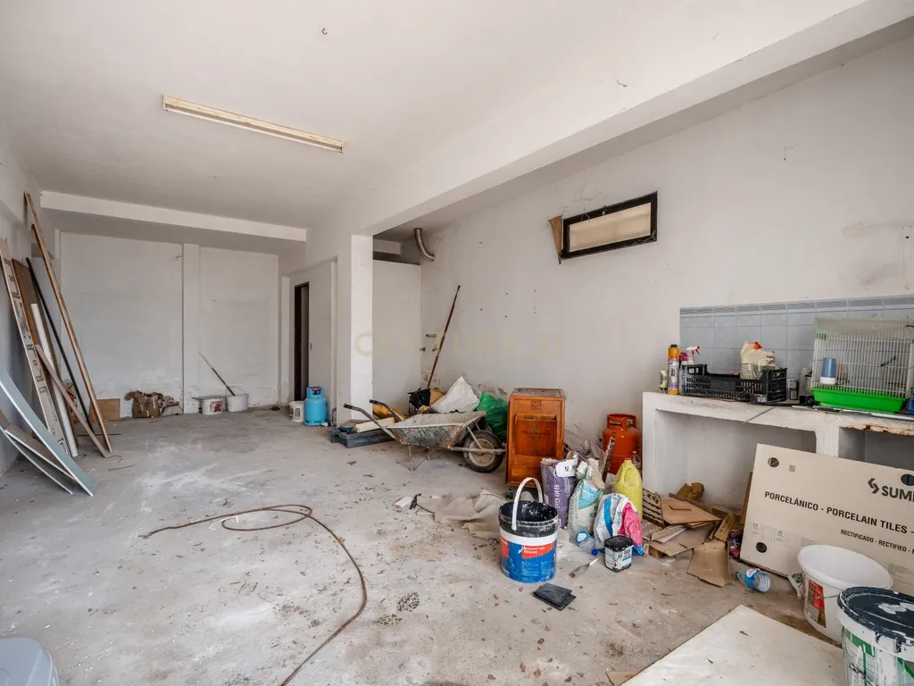 T0+1 Renovado com Armazém de 105 m² e Logradouro Privado em Albufeira - Image 19