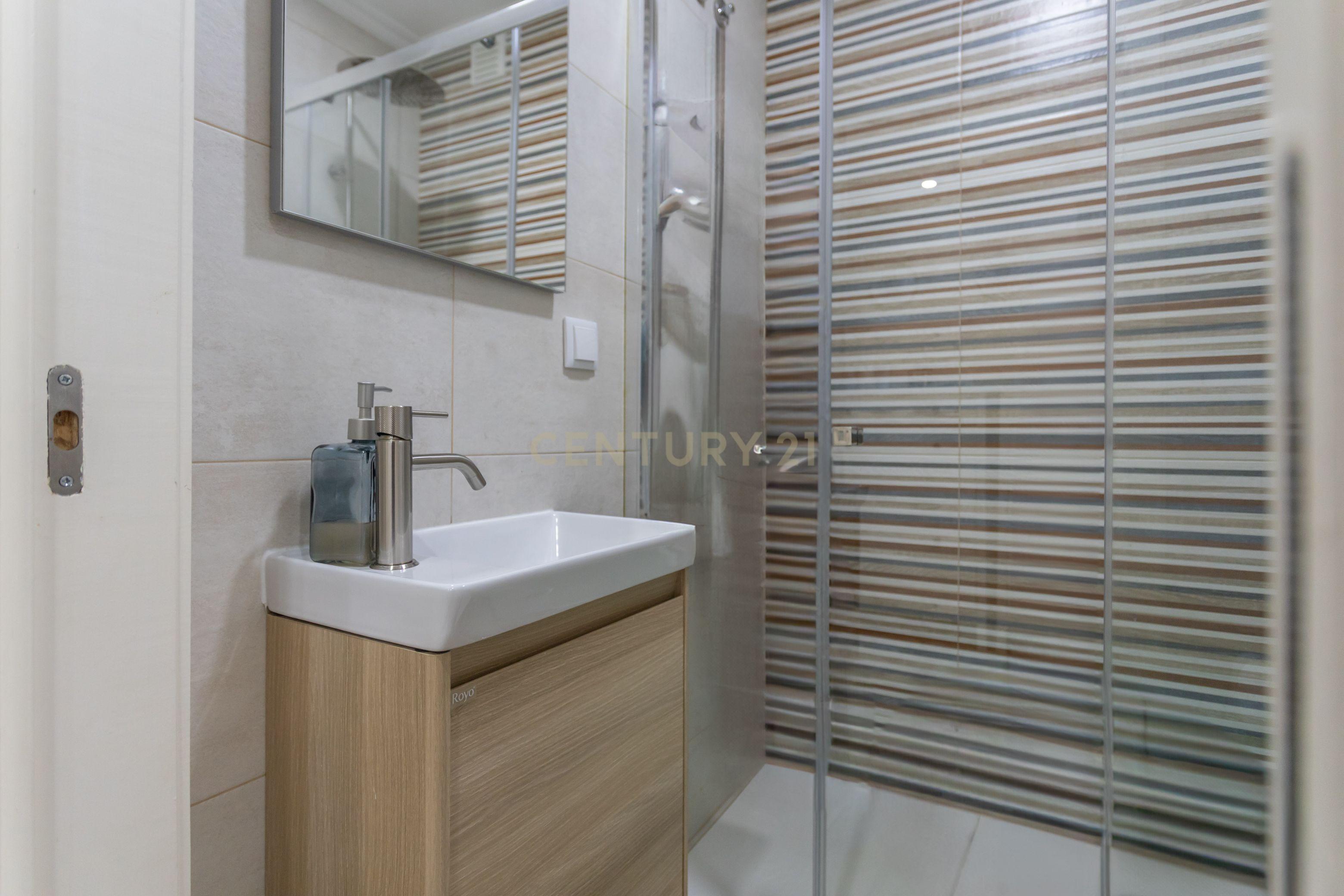 Fantástico T3 totalmente remodelado à venda em Corroios - Miratejo - Image 17