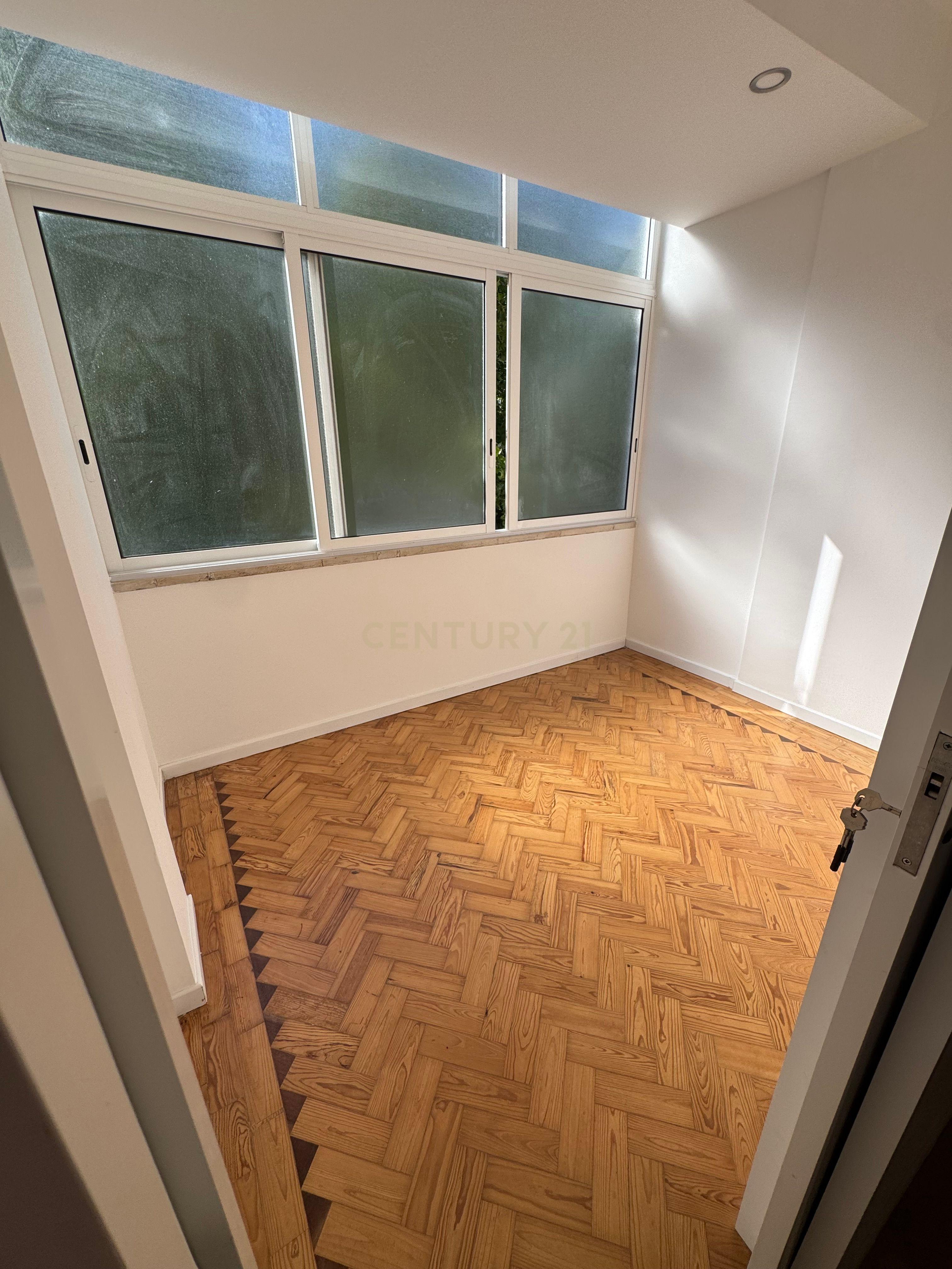 Fotografia 11 de Apartamento T1+1 Renovado em Águas Livres, Amadora