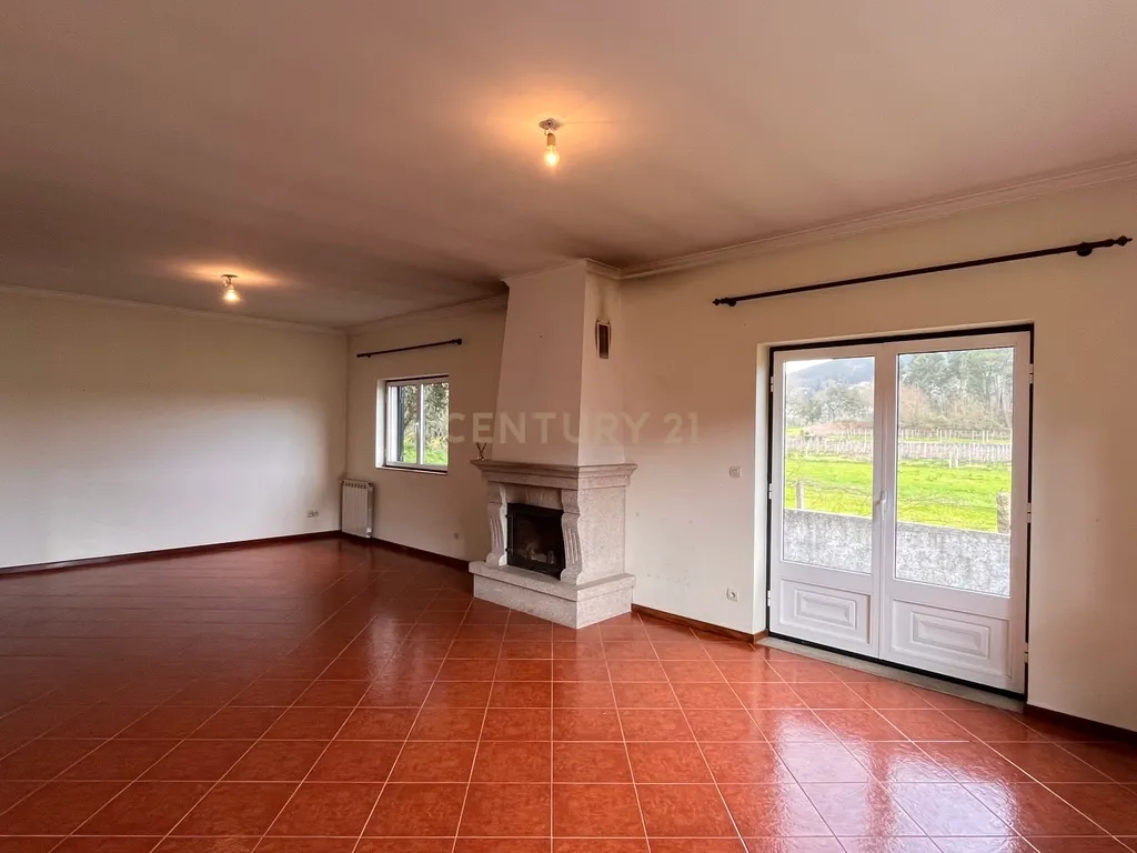 Espetacular Moradia T3 com Jardim em Viana do Castelo - Image 11