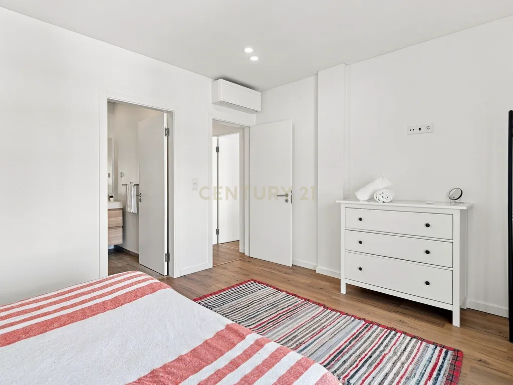 Moradia T4 +1 com piscina totalmente remodelada com painéis solares na Lourinhã ( São Bartolomeu dos Galegos) - Image 28