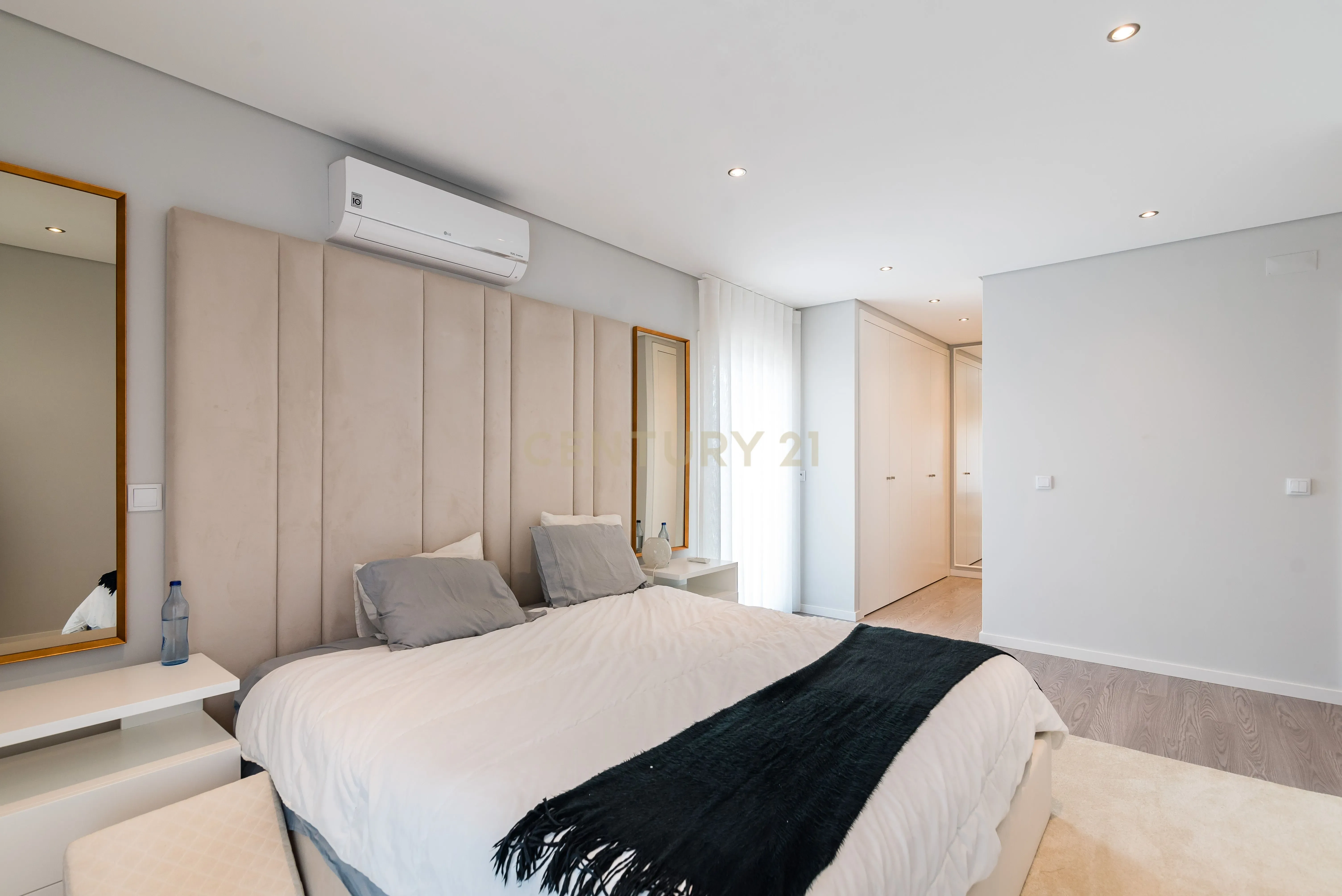 Luxuoso Apartamento T3 em Odivelas com Vista Panorâmica - Image 25