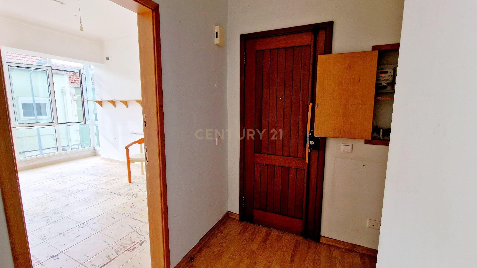 Apartamento T2 com Terraço em Queluz – 5 Min da Estação Queluz/Belas - Image 11