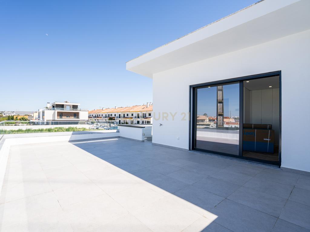 Moradia Térrea com piscina e quatro suites - Image 50