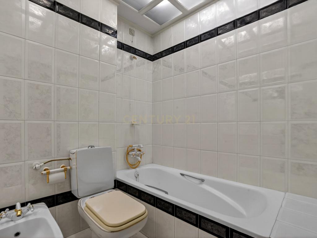 Apartamento T3 em Areeiro, com 1 lugar de garagem, Lisboa. - Image 26