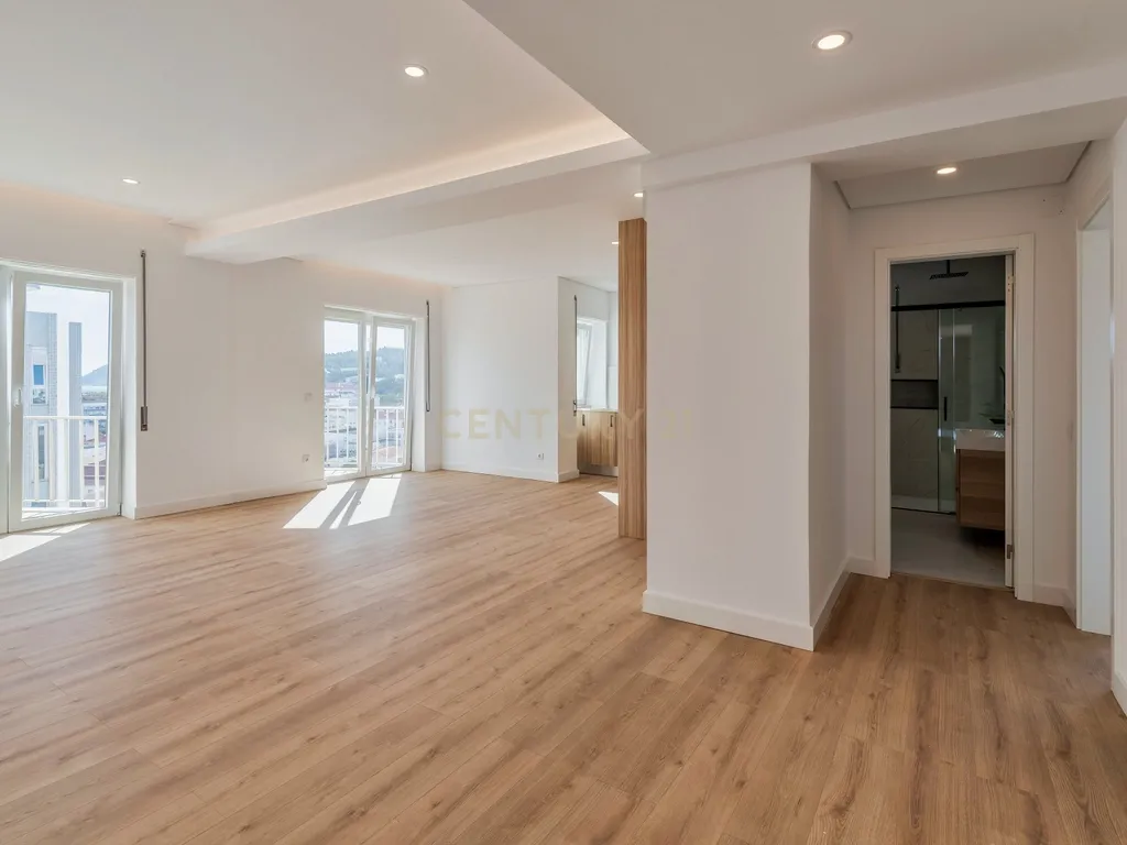 Apartamento T3 Renovado com Vista Panorâmica – Investimento com Rendimento Imediato - Image 7