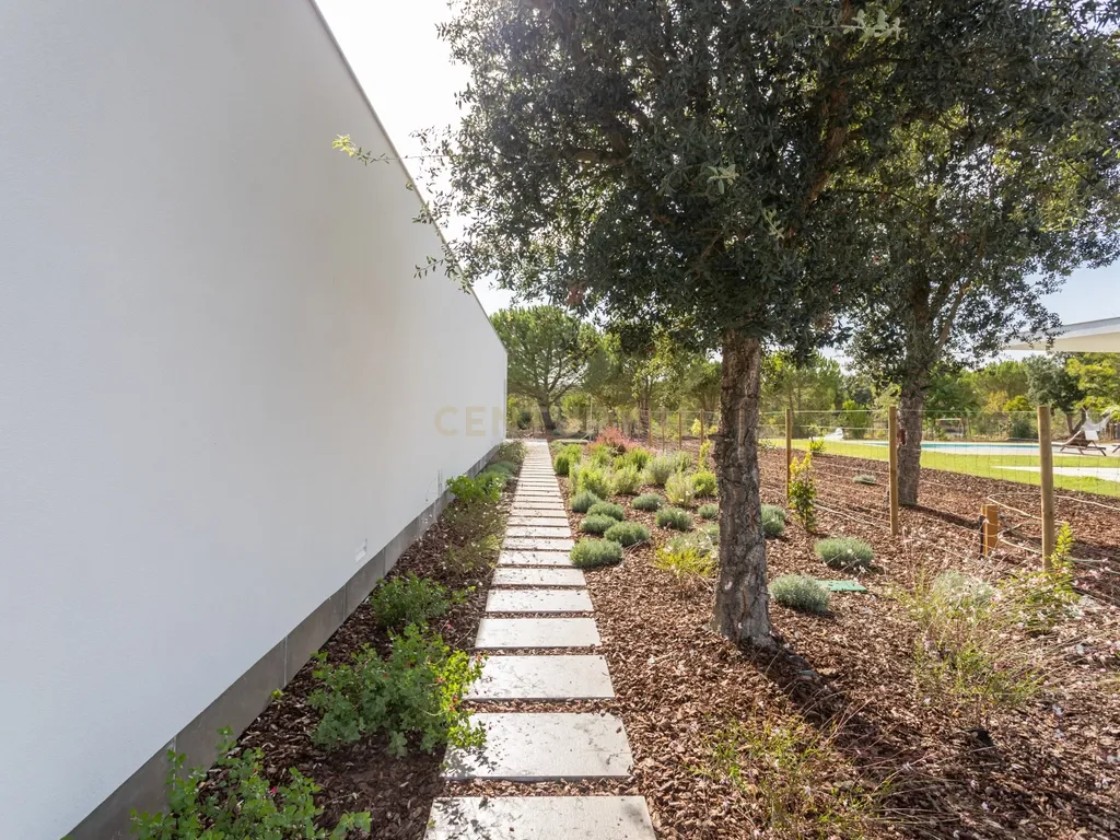 Moradia de luxo inserida no condomínio da Quinta do Perú - Image 4