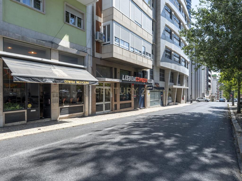 OPORTUNIDADE! ESPAÇO DE RESTAURAÇÃO MUITO BEM DECORADO E TOTALMENTE EQUIPADO EM LOCALIZAÇÃO CENTRAL DE LISBOA, GRANDE POTENCIAL PARA O SEU NEGÓCIO! - Image 35