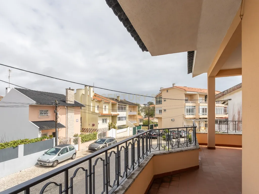Moradia T5 com cave, garagem e espaço exterior na Madorna - Parede - Cascais - Image 58