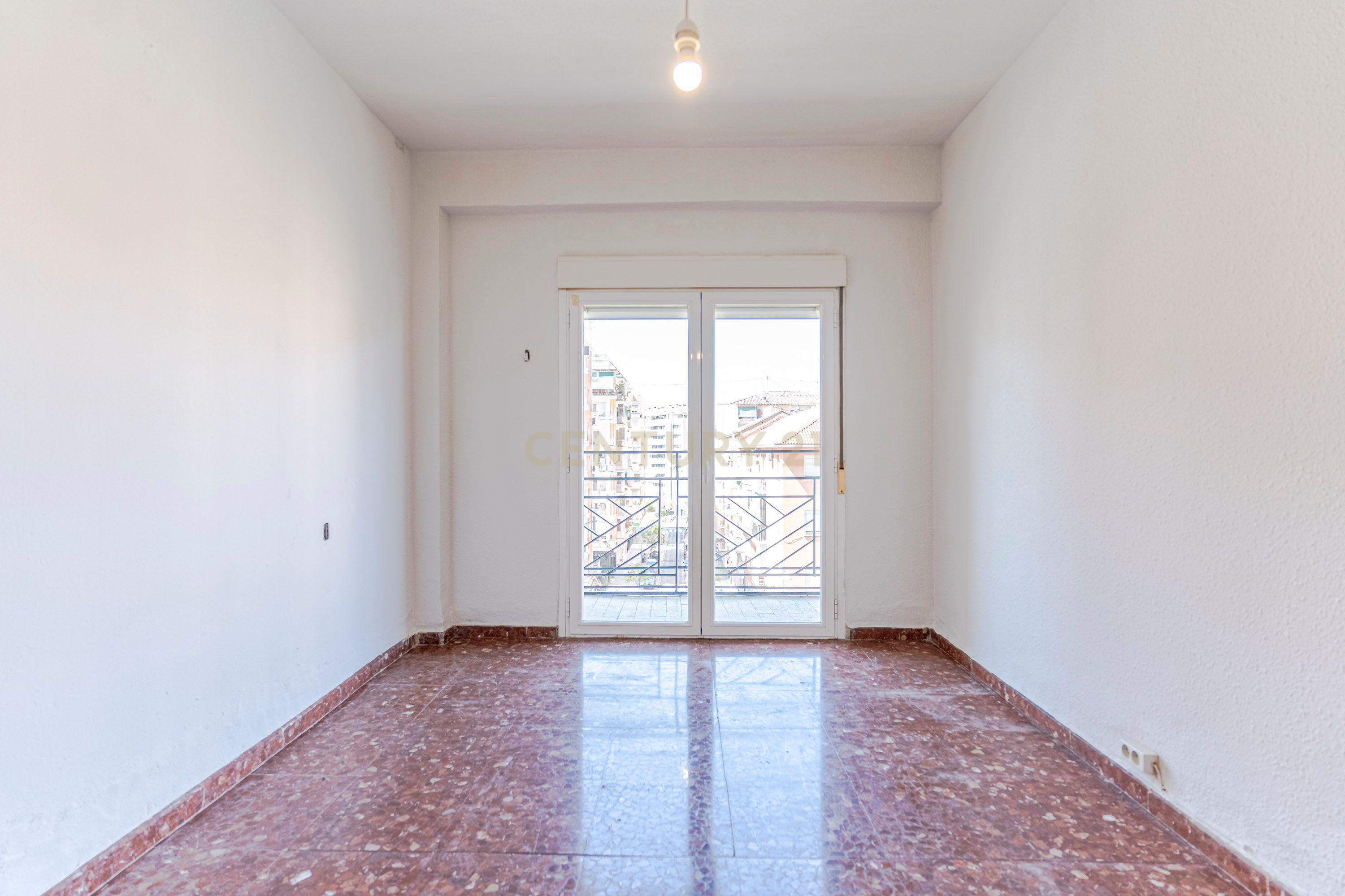 Espaçoso apartamento de 141 m2 no centro de Granada com vista panorâmica do Caminho de Ronda - Image 33