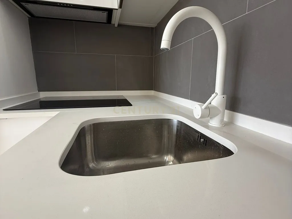 Apartamento T3 com Terraço/ Remodelação Total (Queluz) - Image 5
