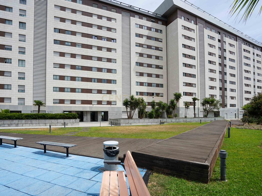 Apartamento T1 com Vista Panorâmica sobre o Rio Tejo – Parque das Nações, Lisboa - Image 1