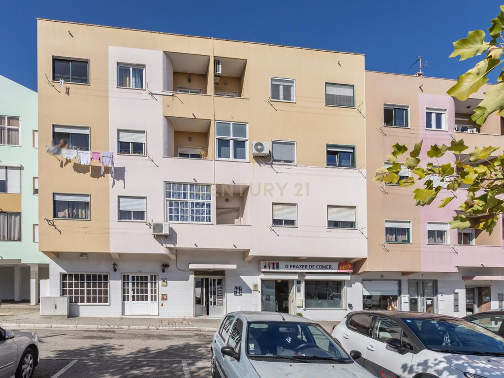 LOJA TRANSFORMADA EM AMPLO APARTAMENTO T1 REMODELADO EM PAIO PIRES - Image 19