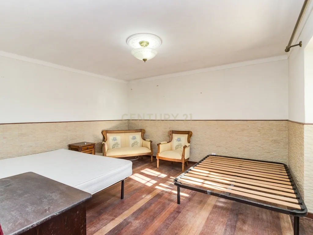 Moradia Isolada T3 com 2480m2 de terreno, poço e com anexos - Image 19