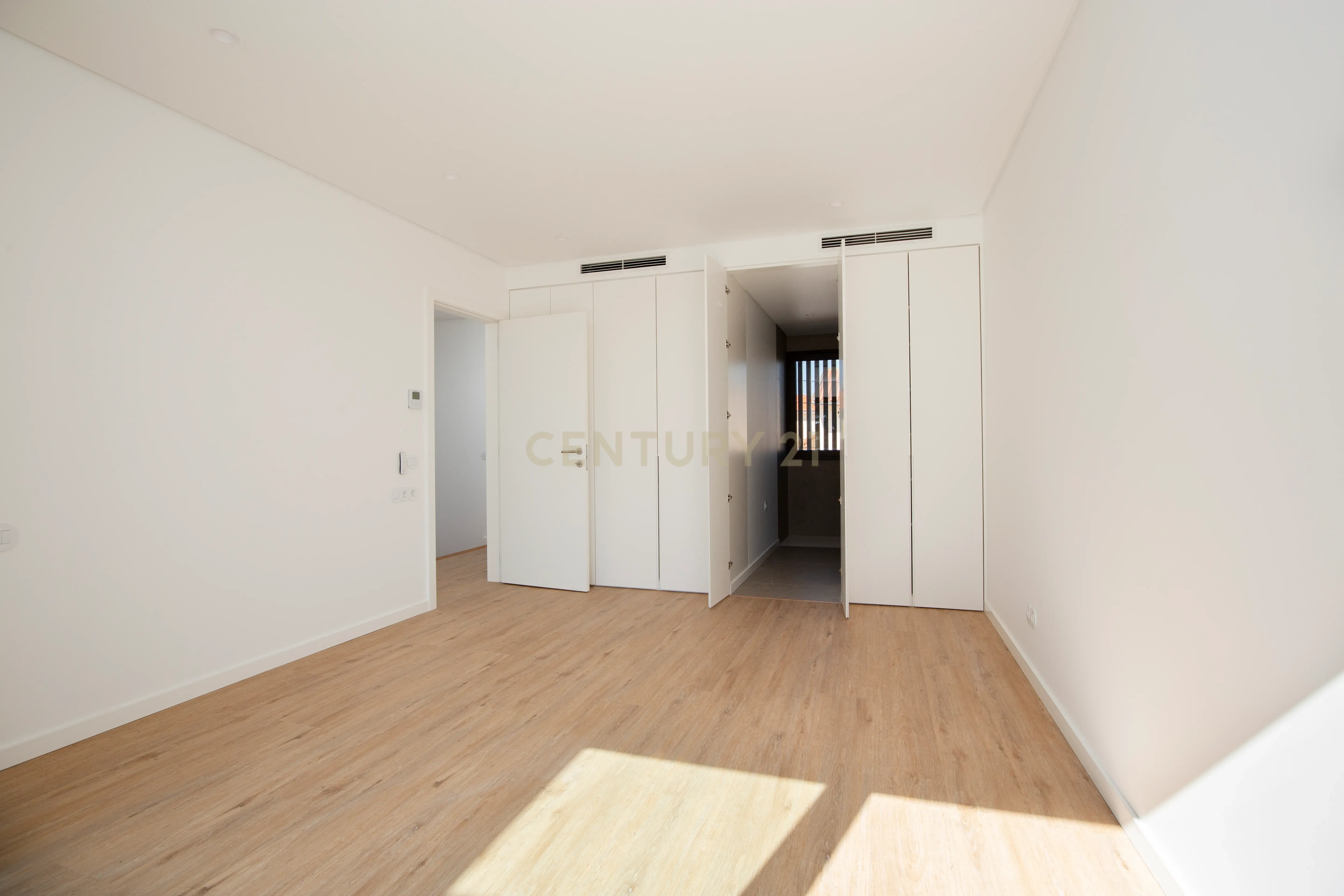 Moradia T3+1 em Murches | Lote 340m² | Piscina | Jardim | Garagem - Image 18
