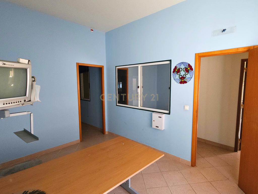 Loja Algés com 330 m2 - Image 14