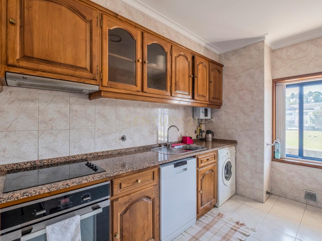 Apartamento T2 de excelentes áreas em Serzedo - Image 7