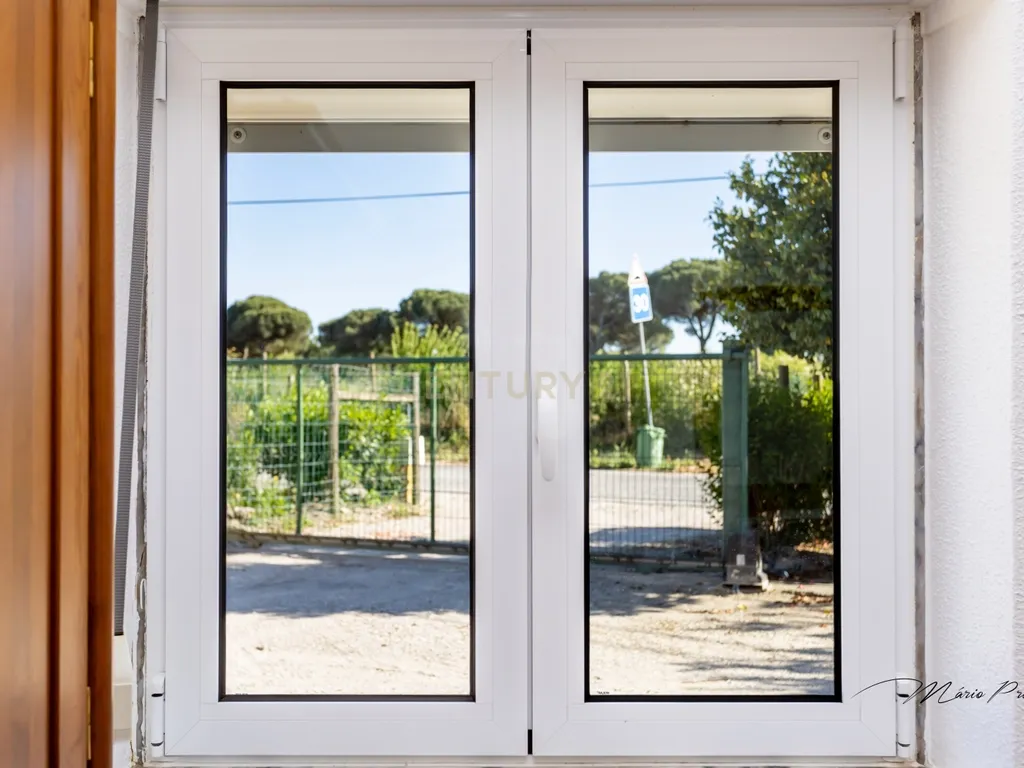 Quinta com Moradia T9 - Santo Isidro de Pegões - Montijo - Image 14