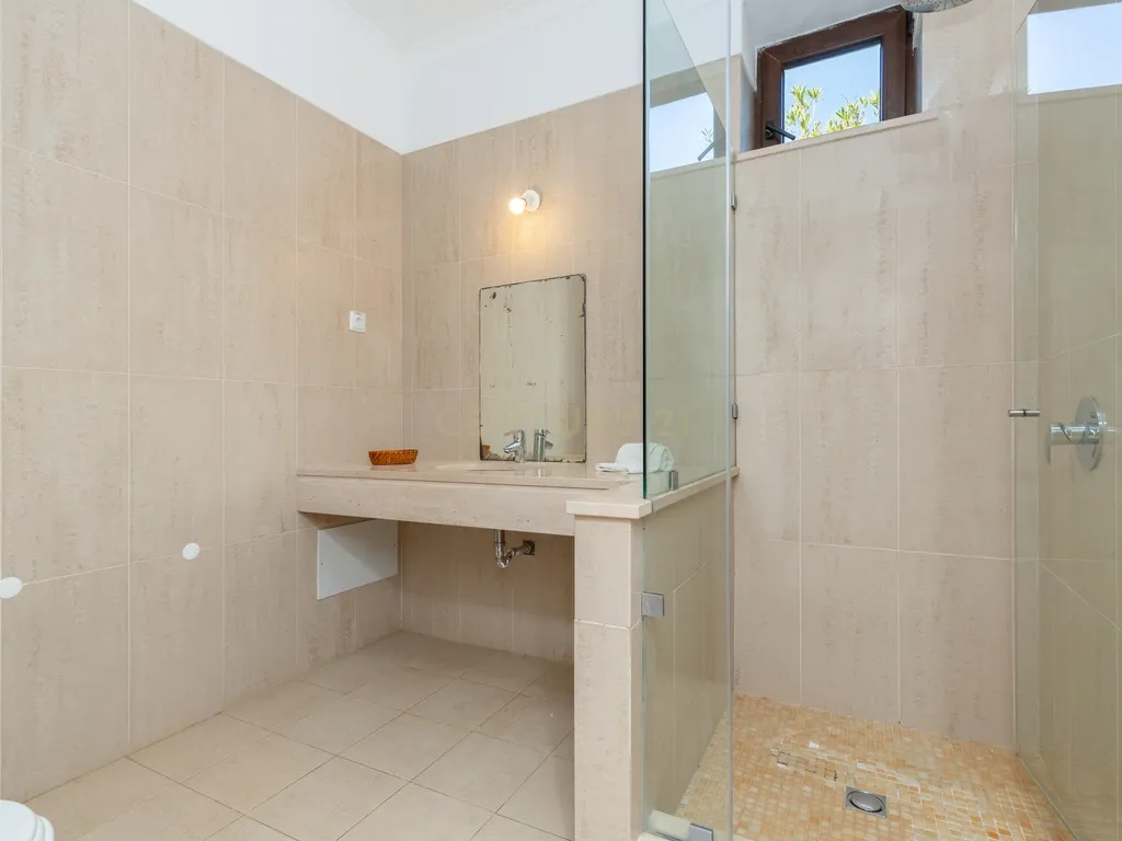 Moradia T4 Independente – Um Refúgio de Conforto e Elegância - Image 24