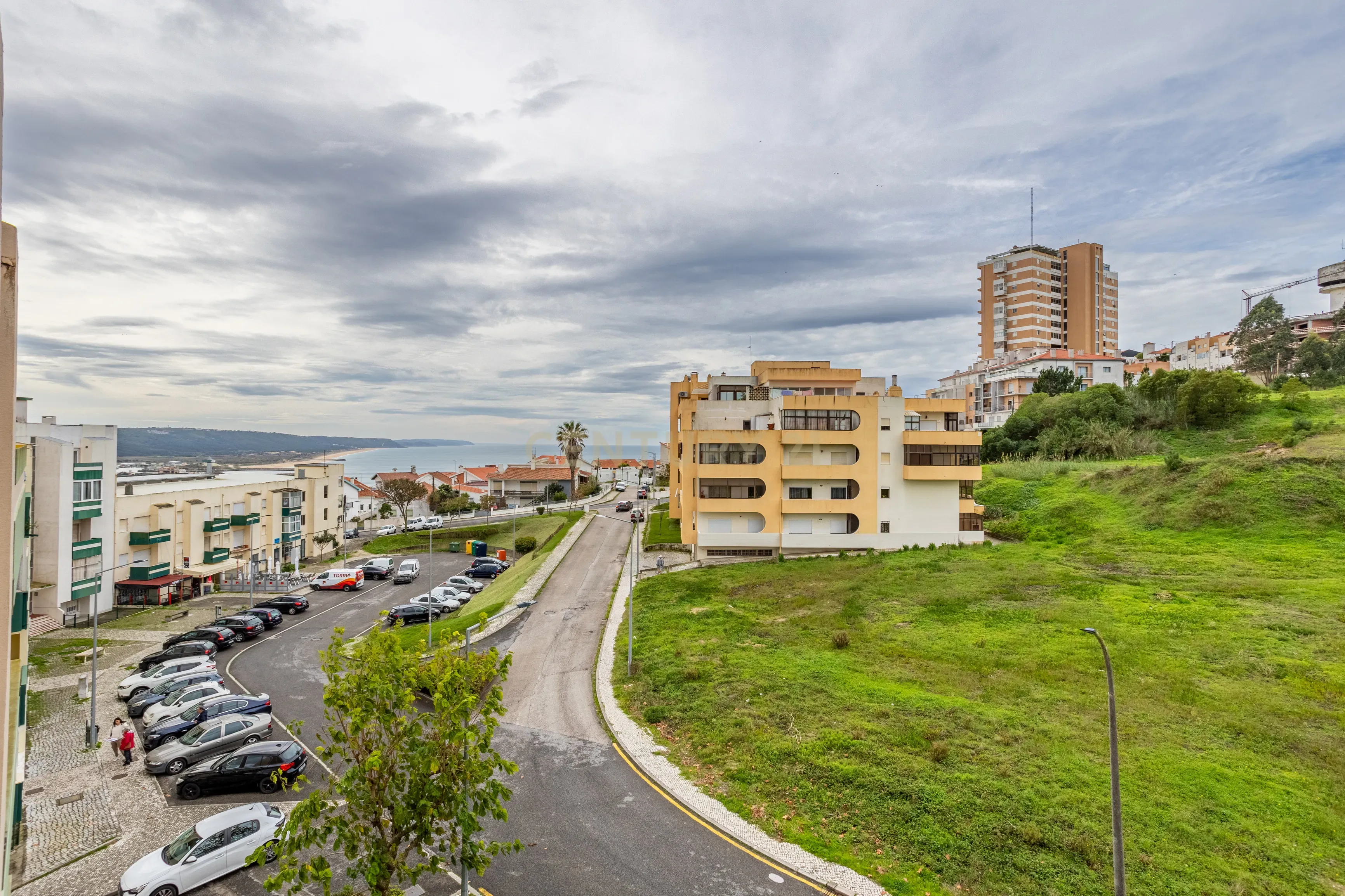 Apartamento T2 na Nazaré - Totalmente Remodelado com Vista Mar - Image 16