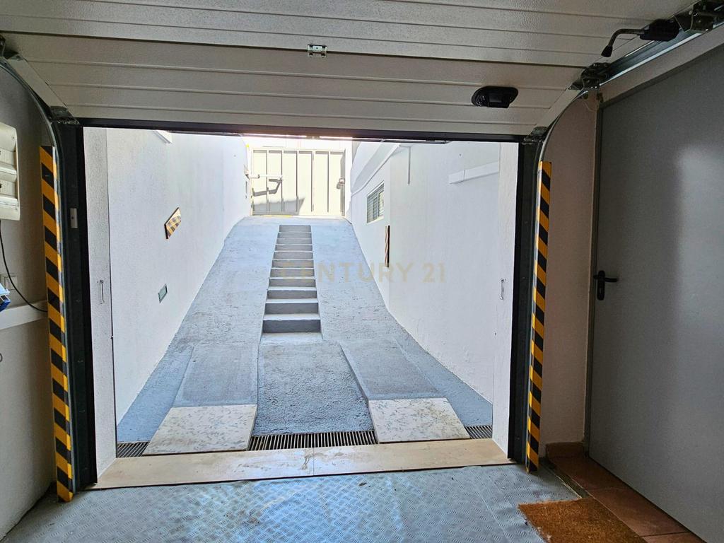 Moradia T4 em Oeiras para arrendar com garagem e terraço - Image 31