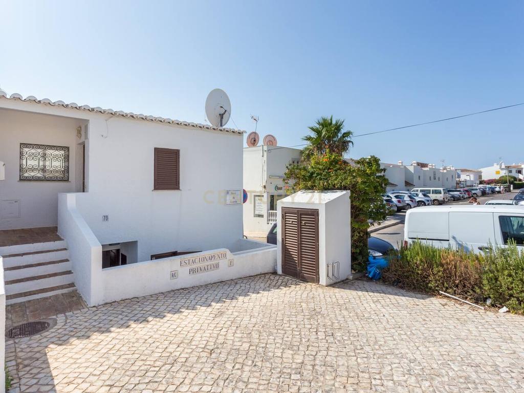 Apartamento T2 na Luz, Lagos com Vista Mar e Jardim - Image 12