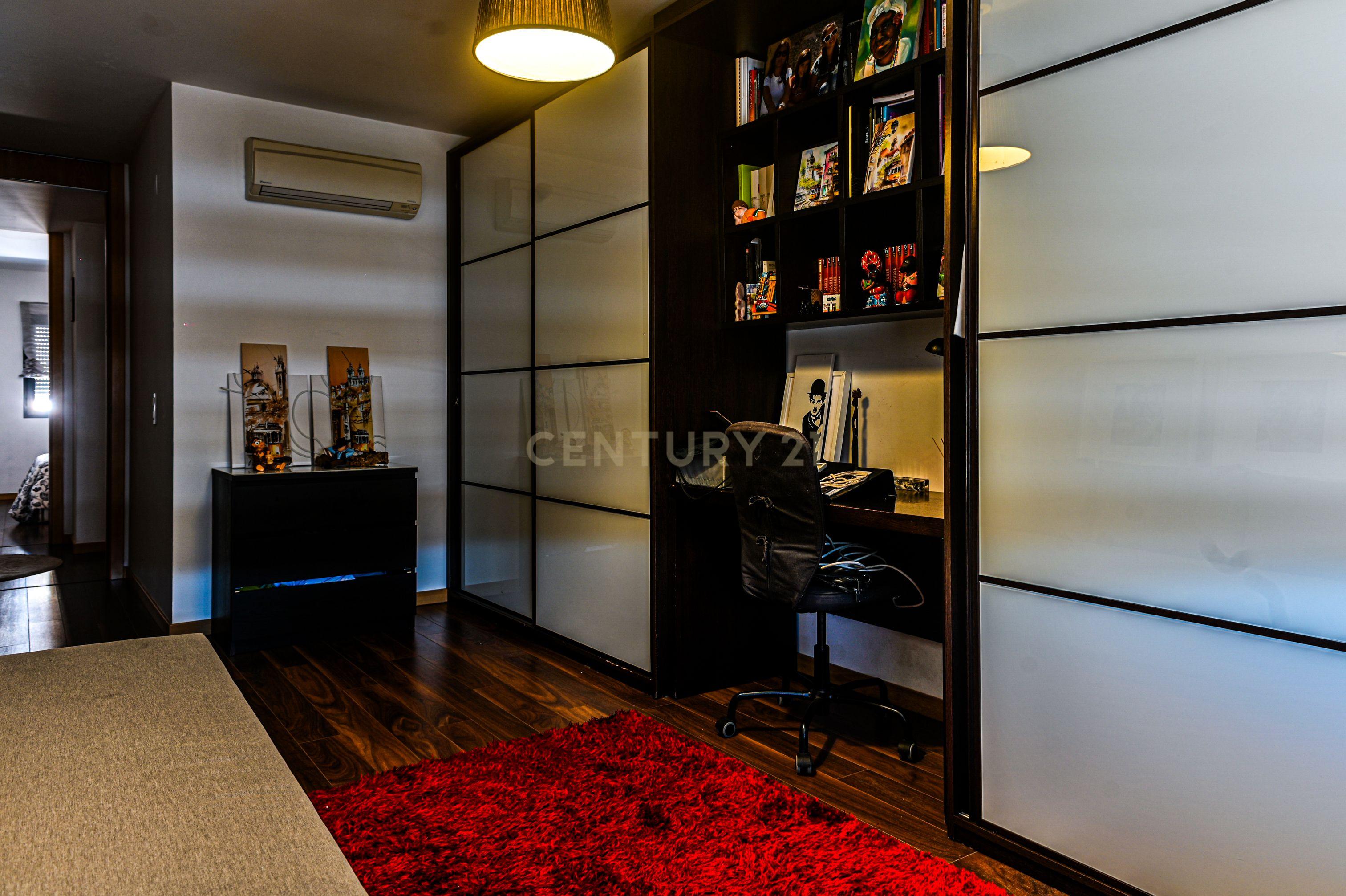 Penthouse | T4+1 | Terraço com Churrasco | Box | Infantado - Image 23