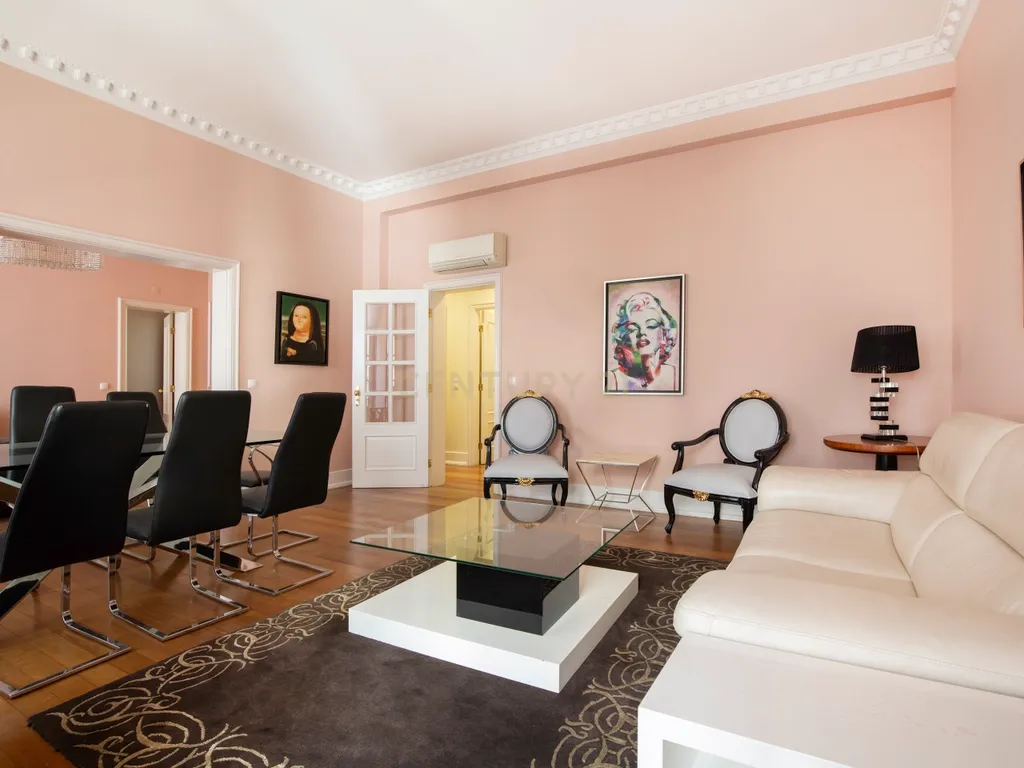 *Apartamento Exclusivo em Edifício Tradicional de Lisboa* - Image 5