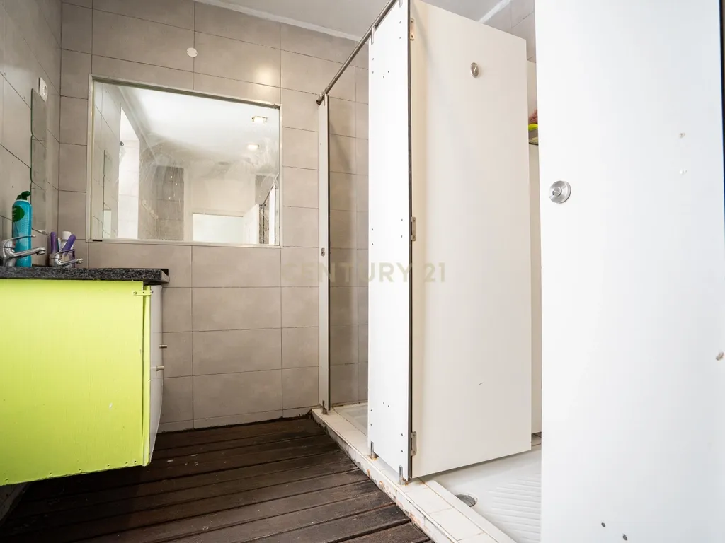 Apartamento Único com Vista sobre o Campo Pequeno – Lisboa - Image 23