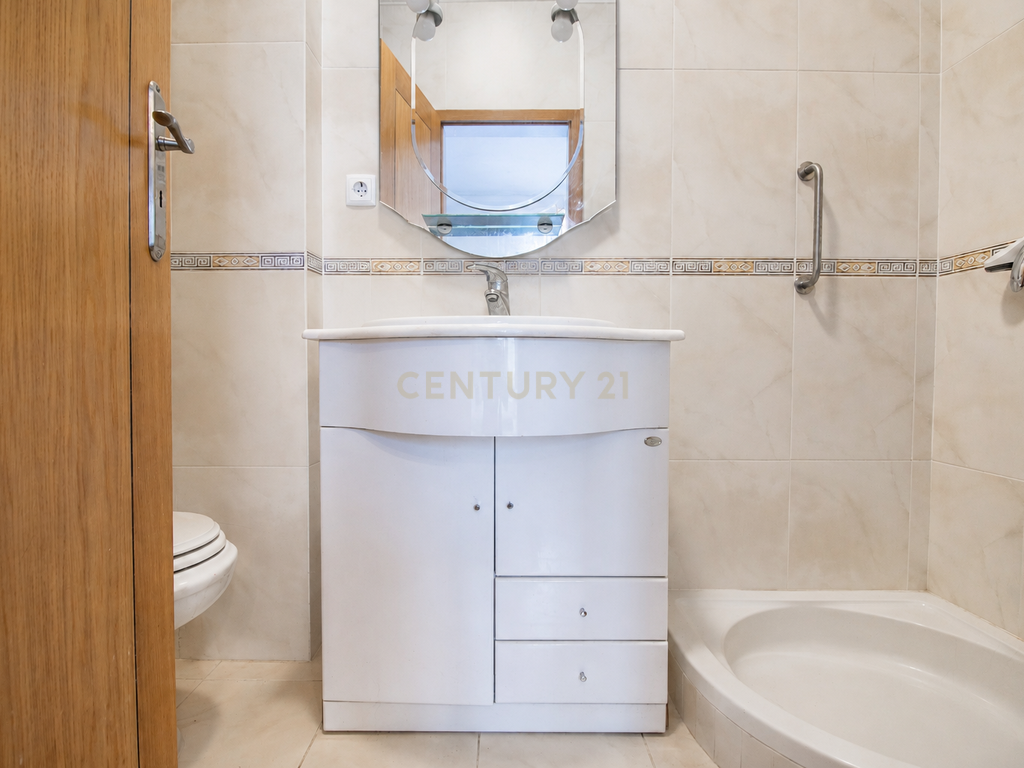 Apartamento T3 com Garagem Dupla na Quinta da Borloteira, Figueira da Foz - Image 21