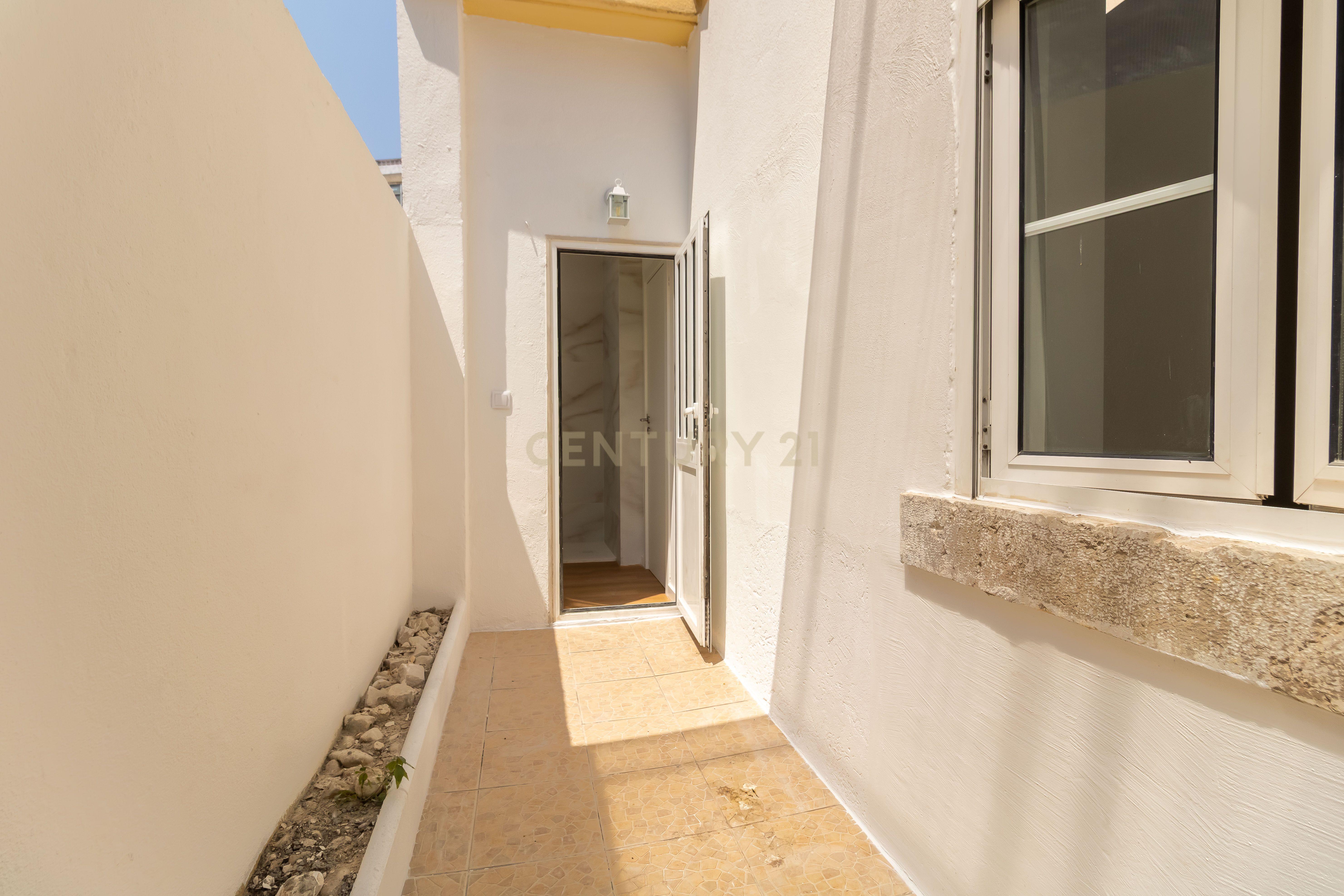 Fotografia 4 de T1 Integralmente remodelado com Logradouro na Estefânia, Lisboa