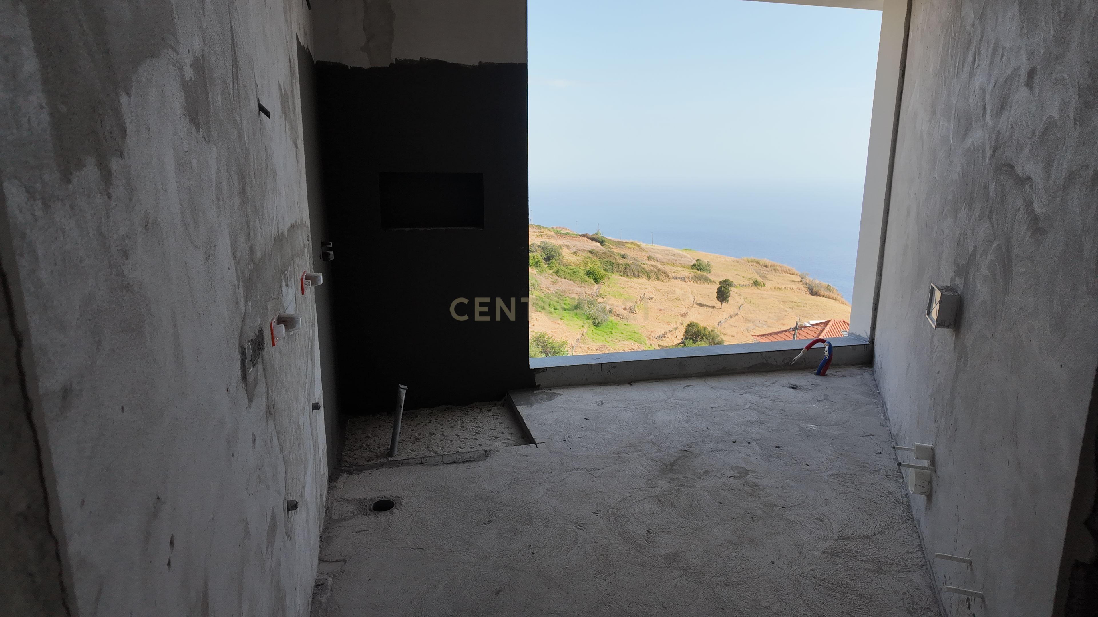 Fotografia 11 de Moradia Contemporanêa - T3 - Estreito da Calheta