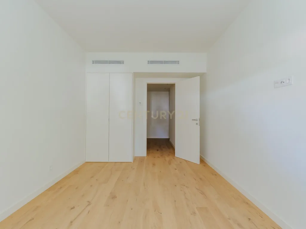 Apartamento T2 Novo a estrear em Areeiro - Image 9