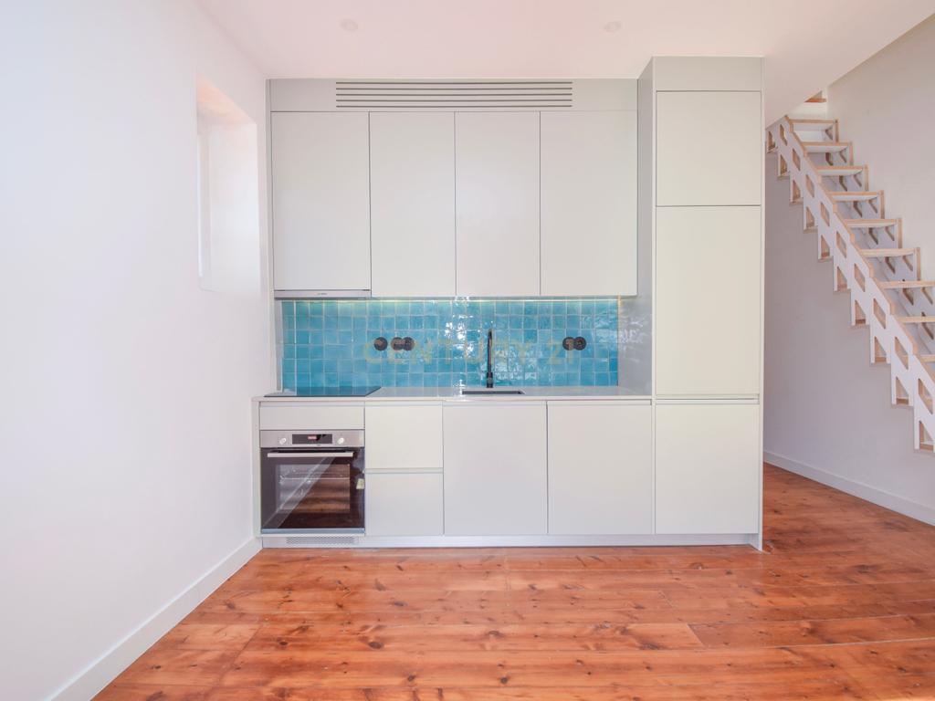Duplex em prédio totalmente reconstruído, com acabamentos de excelência - Image 6