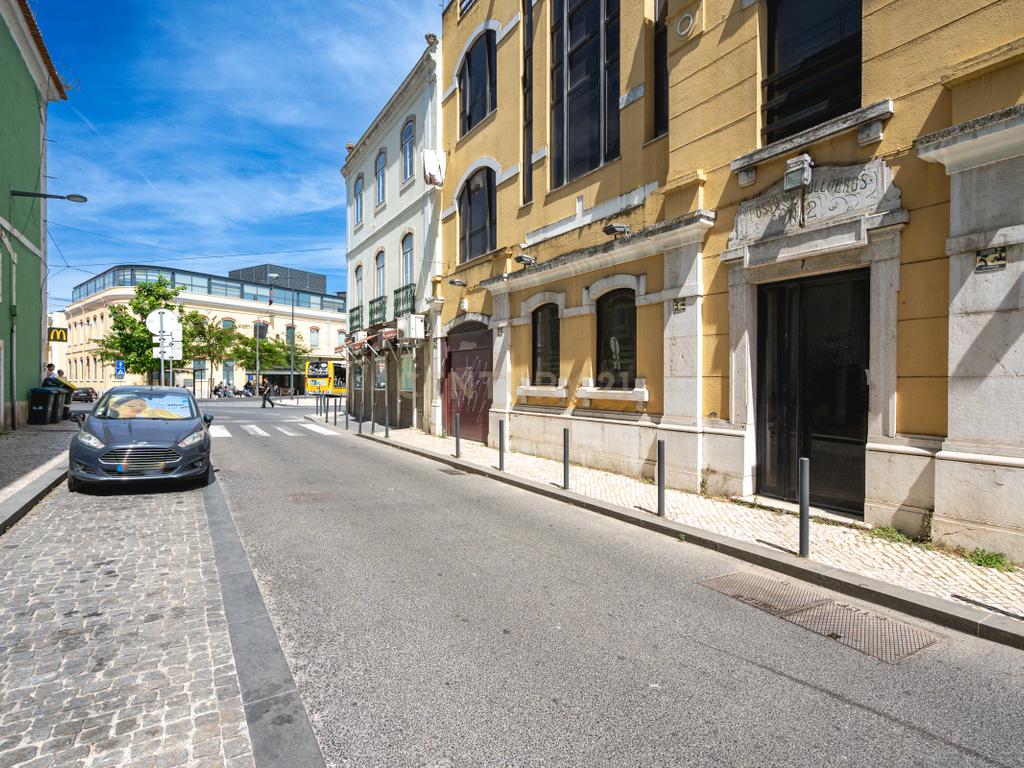 Prédio de Serviços em Alcântara – Projeto Aprovado para Aparthotel com 15 Unidades | Próximo ao LX Factory e Allo | Alcântara Lisbon Offices - Image 17