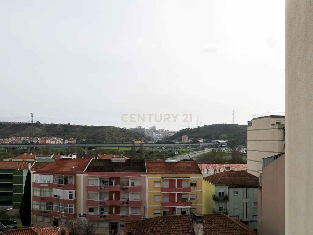 Apartamento T4 no Centro de Odivelas com Parqueamento para 3 Viaturas - Image 27
