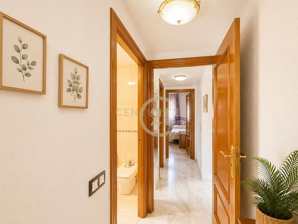 Apartamento Luminoso com Terraço e Garagem a 400 Metros da Praia em Fuengirola - Image 14