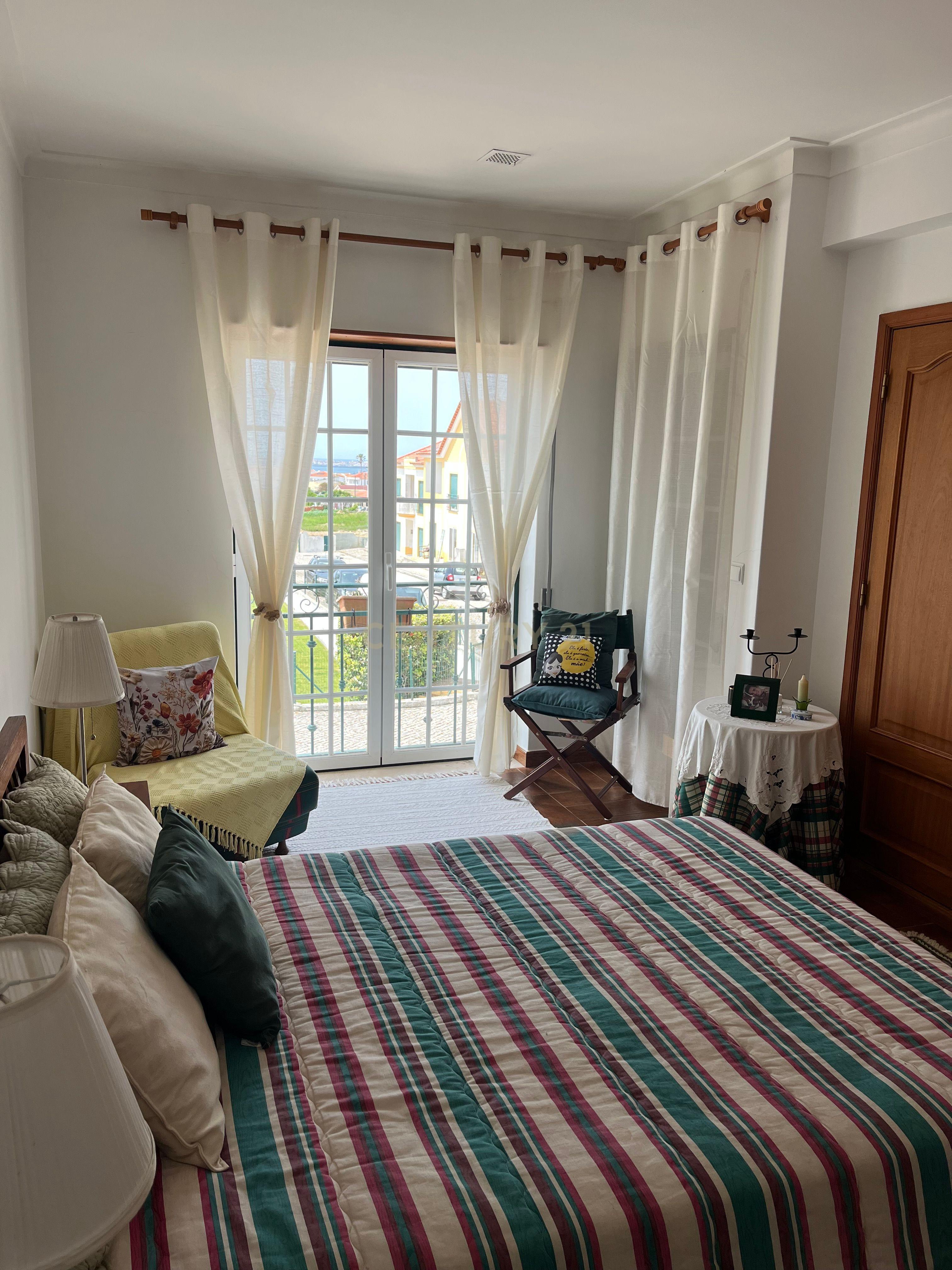Fotografia 10 de Moradia T4 em condomínio fechado com piscina, vista mar e walking distance da praia, situada em S. Bernardino.