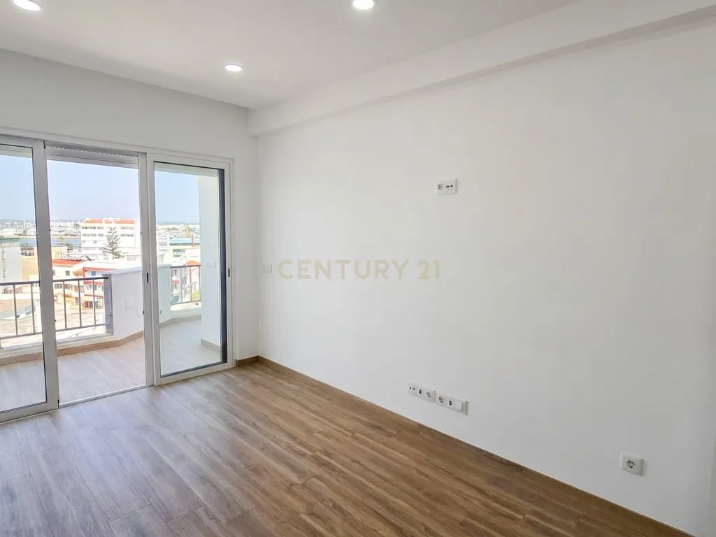 Apartamento Moderno em Portimão com Vista para o Rio - Image 18