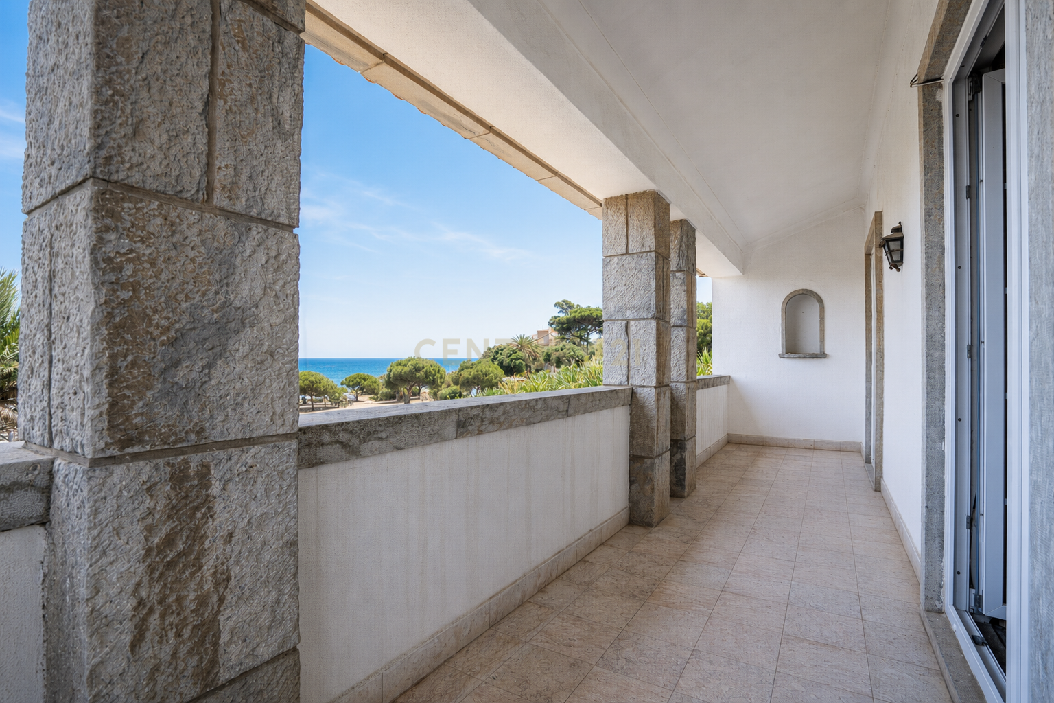Fotografia 12 de Praia da Poça Villa | Estoril, Portugal