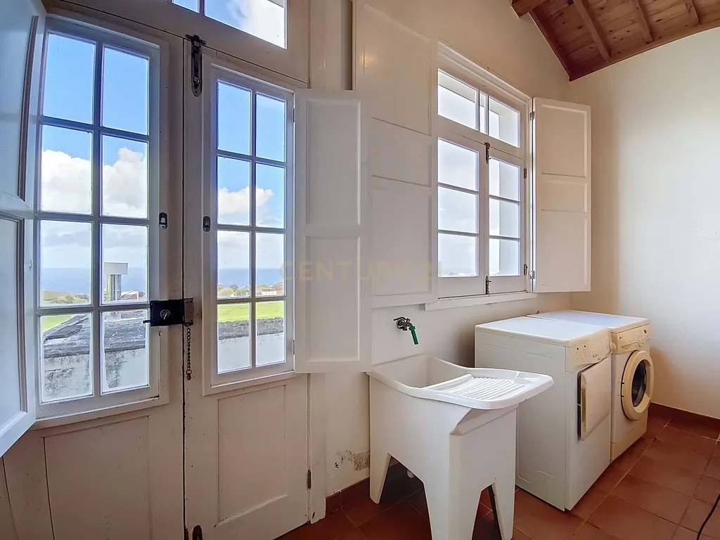 Rústico de Luxo – Moradia Renovada com Vista Mar Deslumbrante - Image 32