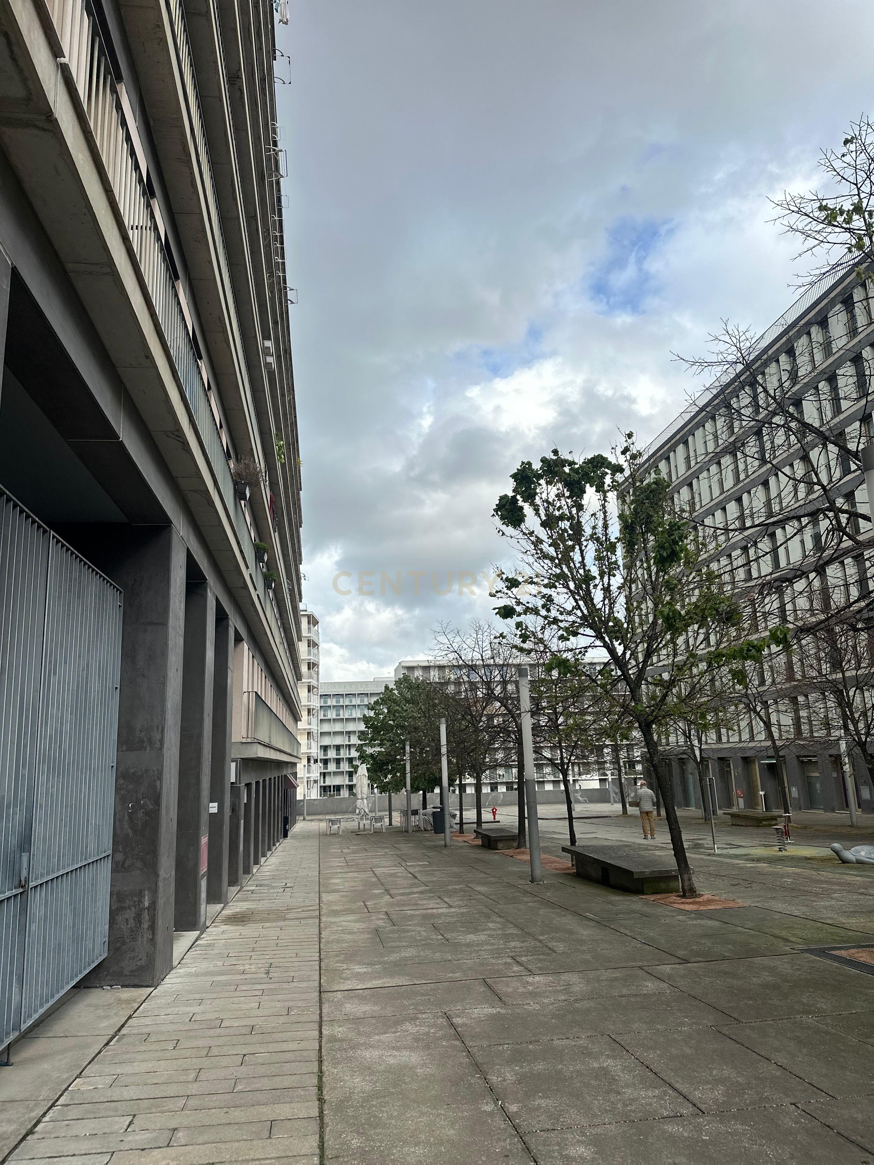Apartamento T2 com 118m2 para venda nas Avenidas Novas com uma excelente localização proximo da estação de Entrecampos e da Cidade Universitária. - Image 42