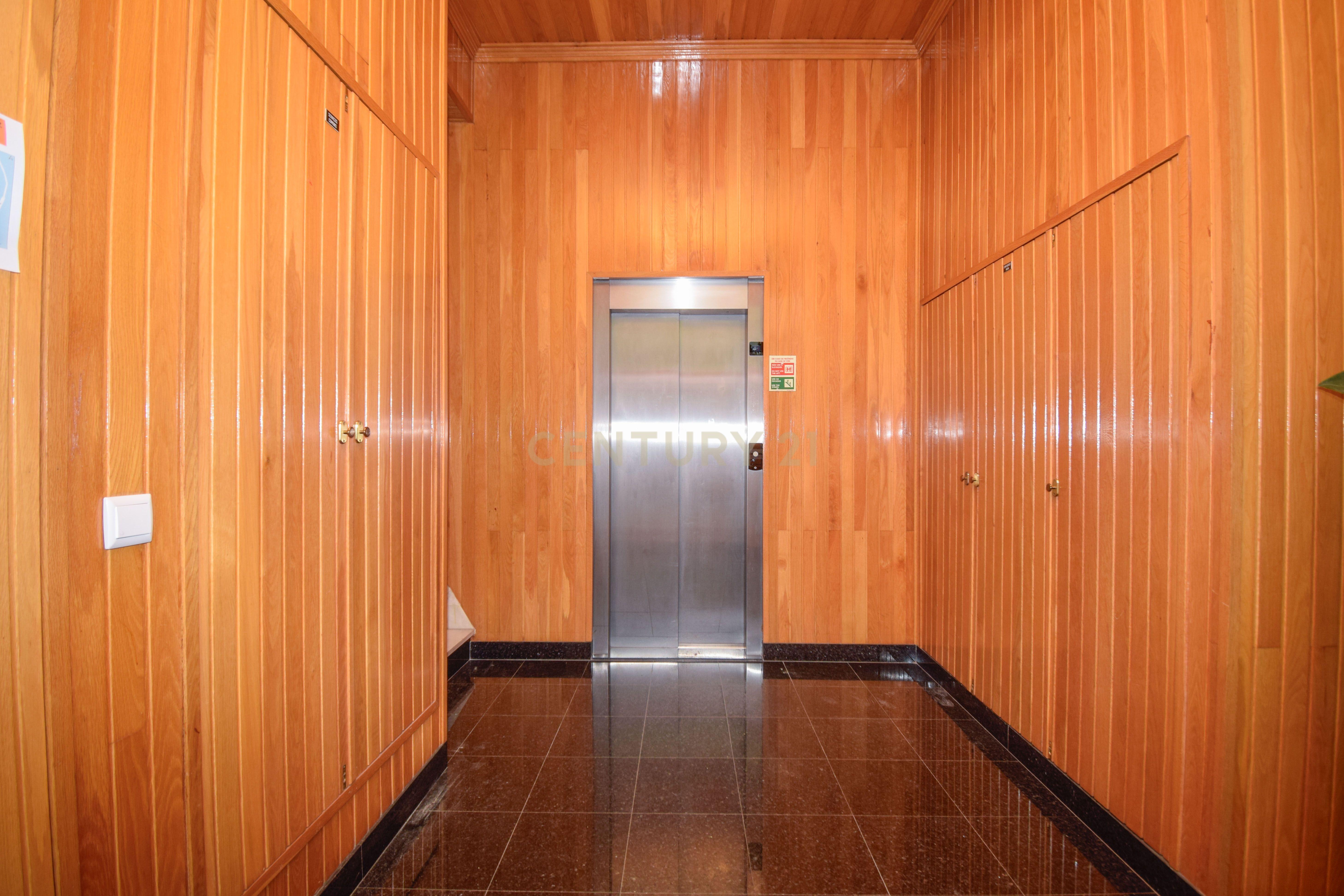 Arrendamento - T3 com Terraço e Varanda no Parque das Nações – Lisboa - Último Andar com Garagem - Image 2
