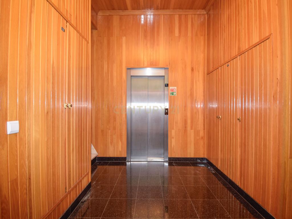 Arrendamento - T3 com Terraço e Varanda no Parque das Nações – Lisboa - Último Andar com Garagem - Image 2