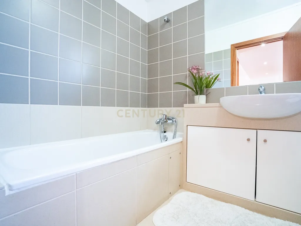 Apartamento T1 | Condomínio Colina São Gonçalo | Santa Clara - Image 8