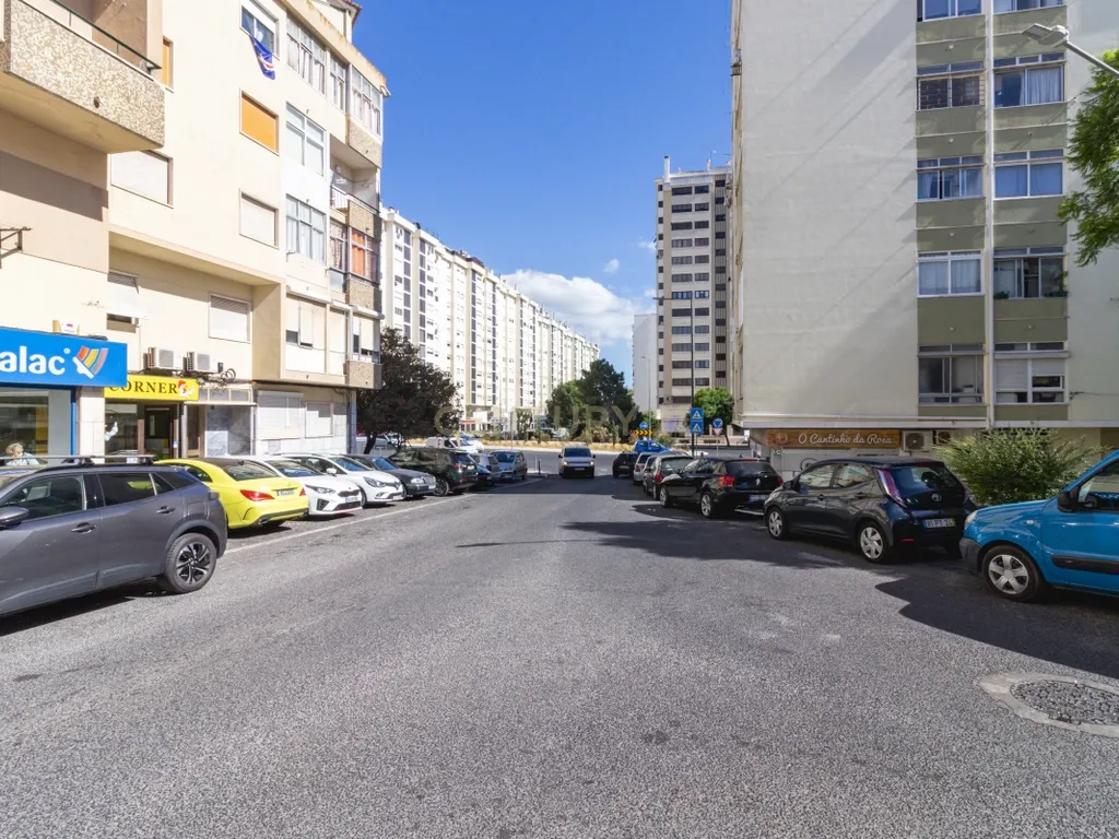 Apartamento T2+1 em Sacavém, Loures - Image 2